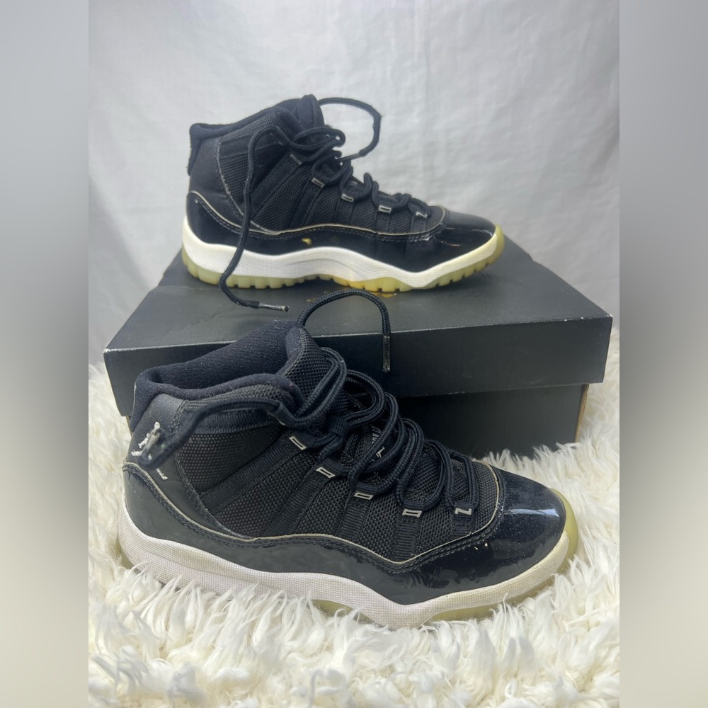 Nike  Air Jordan 11 Jubilee Kids Sneakers 378039-011- SZ2 Y